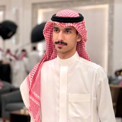 حاصل على درجة البكالوريوس في تخصص الإعلام مسار ( اتصال استراتيجي ) بجامعة الملك فيصل