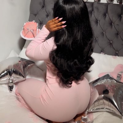 prettygwrltee's profile picture. your fantasy
