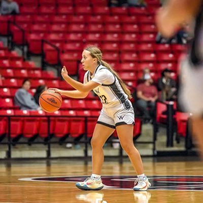 Missouri Select | Shooting Guard | 5’2” | 3.95 GPA | Willard High School | C/O 2026 | Tennis | Soccer