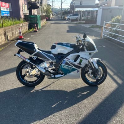 はじめまして、20年ぶりにバイク復活して若い時はSUZUKIの1998年式RGV250Rを乗って2ストのパワーバンドが忘れられず、今年YAMAHA TZR250R 1992年式の3XV4型最終45馬力を購入しました(^^)宜しくお願い致します。同じTZRバイク仲間募集中(2スト)もね😊DMお待ちしております🙇♀️