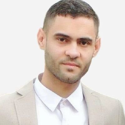 - لا يحتاجُ المرءُ في هذهِ الحياة إلّا للّٰهِ وحده ، فمن أحبَ اللّٰه رأى كلَّ شيء جميلا ..