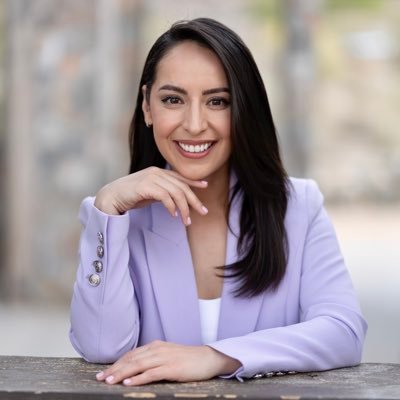CBS News NY Reporter. Born & raised in the Midwest. I love to travel, dance & eat 🌮. FB: @AdiGnews. IG: Adi Guajardo.
