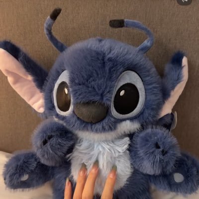 jeweldyne's profile picture. 