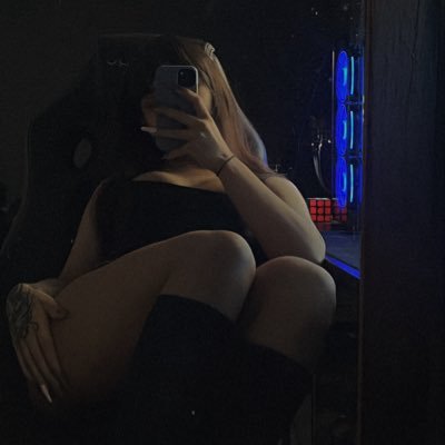 ja disse e repito n me levem a serio sou falsa manipuladora mentirosa e filha da puta escrevo o q vem na cabeça só futilidades