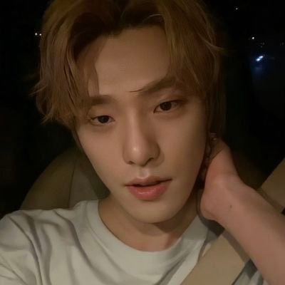 ubenzy21045's profile picture. 
