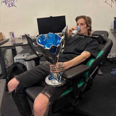 Professional Jester for @FlyQuest
Looking for a tattoo artist
My tweets aren't a reflection of my employer but twitter user will still try and say they are.