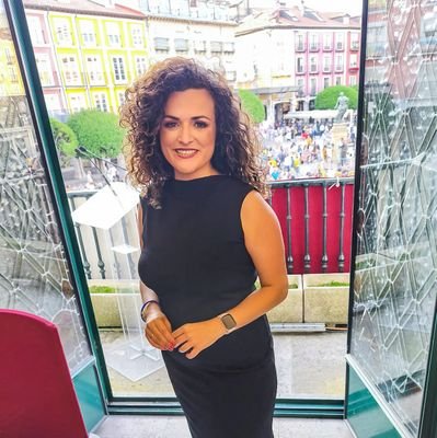 Periodista burgalesa y mamá. Comunicación. Al frente de agencia 💻 @Bu5Comunicacion. Comunicando en @medicosburgos y +. Amo mi profesión. 🖥🎤 Presento actos