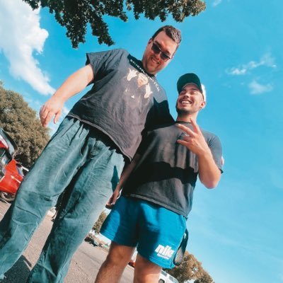Phoenix Suns enthusiast | New York Yankees devotee | Head Speech & Debate Coach | Culinary expert | Balancing a passion for sports and the art of cooking.