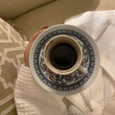 Farah__128's profile picture. لا أتمنّى أن أكون عند حسن ظنّكم، المكان هناك ضيق ومضجر.. أفضّل المكوث هنا في سهل خيبتكم  الواسع🤍.