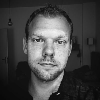 Lord Maitreya. Dichtkunst und SciFi.
Ambassador von AI Experts. Agent für die CIA, den KGB und MSS.
Für Basiseinkommen