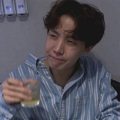 riaxhobi's profile picture. fan acc @bts_twt🫶🏼 / 아포방포 ~