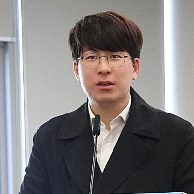 dong02's profile picture. ■ 강의 1,000여 회 12년 차 글쓰기 강사
□ 기업교육 / 대학교·공공기관 등 글쓰기 특강
■ 에세이 수업, 기자단 블로그 특강, 독서·문해력교육
□ 교육/방송 섭외 Lhh2025@naver.com
■ 통일부, 서울대, KAIST, 경기도청, POSCO  등등