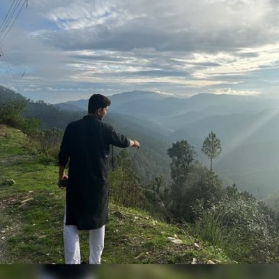 ガガン・ラワット
🕊🥀🌙
कृष्णाय वासुदेवाय हरये परमात्मने।
प्रणतः क्लेनाशाय गोविंदाय नमो नमः ।।
11:11
⇄   ◁  ❚ ❚  ▷   ↻