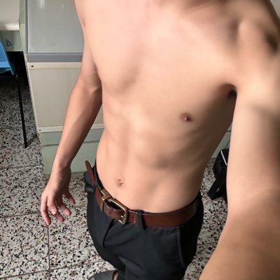 chifong0726's profile picture. 18y/171/56 其實就是新竹高雄兩地跑 目前還是處子之身？然後其實有在找感情，但不是在這裡哈哈哈