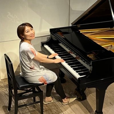 ピアノ弾いてます。東京音大大学院ソルフェージュ科修了。 音楽、家事、子育ての呟き。rie先生の楽典やり直し講座→https://t.co/bnaqBEL0GV ピアノ動画と趣味→ https://t.co/dmgUX7uCBG レッスンのお問い合わせ、お気軽に。オンラインも対面も可です😌