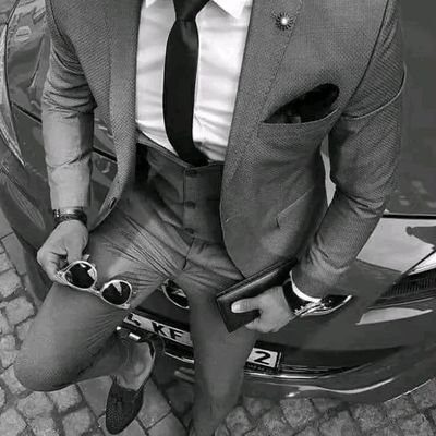 • قـال امـير المـؤمنين ؏ـلي ´ عليه السلام ` 🖤
نقل الصخور من موضعها 🖤
أهون من تفهيم من لا يفهم 🖤