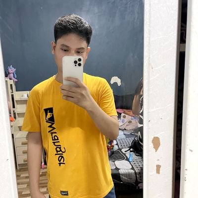 itsmonflores's profile picture. 
