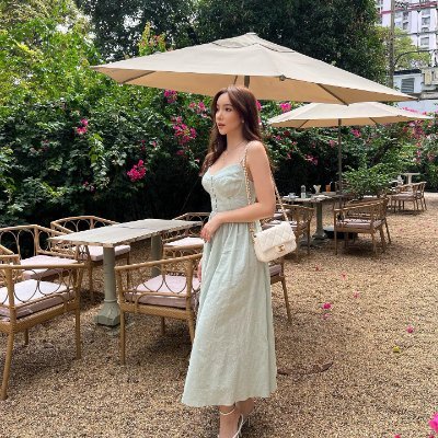 I want to stay at the beach all day long. After all, I can't see the edge, which makes me more passionate about my work. This is the direction I am working towa