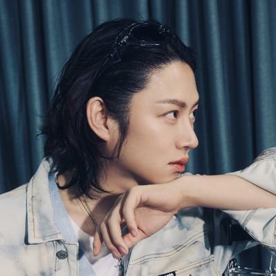 Kalo capek isinya sambat, kalo lagi waras isinya bucin cowok ganteng sama jualan 🥰🥰🥰
Jualannya sebagian pindah ke akun GO