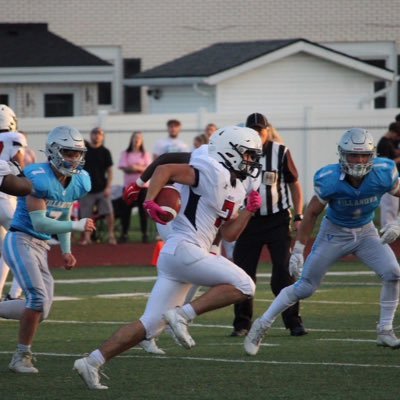 5’11 190lb | Rb #7 | Holy Names HS Windsor, ON | Class Of 26🇨🇦|40 time:4.63| Bench 295| Squat 405| 3.6 GPA |Coach’s number: 519-996-8289