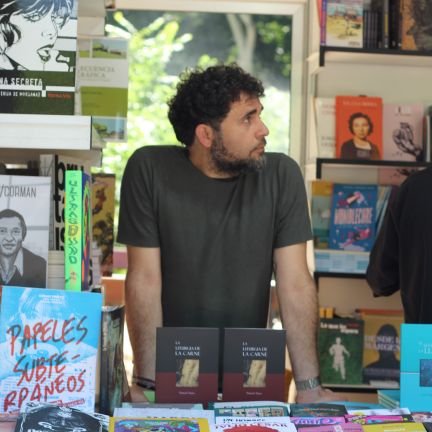 Libros:
📙Que ardan los fuegos (2017)
📗La periferia del deseo (2019)
📕Singladuras (2021)
📔Las manzanas de Iduna (2022)
📘La liturgia de la carne (2025)