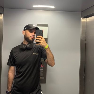 fabouwid's profile picture. Bref.