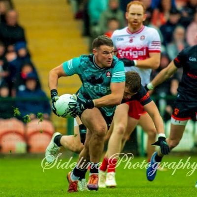 Cúl Báire Baile an Doire. Gaeilgeoir. Múinteoir. Proud ambassador for @PrecisionGK 🙌🏻 9th best goalkeeper in the house.