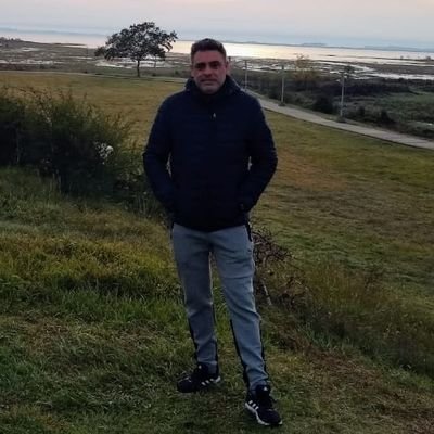 Soldado de Perón y espadachín contra liberjeropas. Hombre simple. Me animé una vez a confesar mí amor y gané 💪 Orgulloso Docente y Abogado.