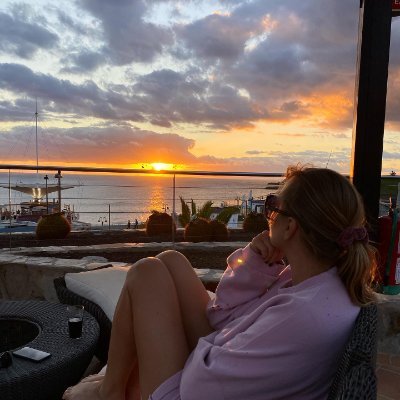 Looking for light in new places, new faces, and every sunset I haven’t met yet. ☀️💬