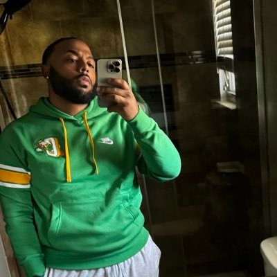 THE BOY 🥂University of Oregon 🦆Rutgers NB Alumni🎓 #Knicks R.I.P Dad R.I.P Roy