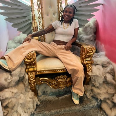 DollaChile's profile picture. Jeweler. Gemologist. Collar popper.