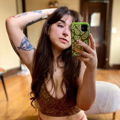 commie (former) cam girl | marxist-leninist | member of the bourgeois barista class 🇵🇸🇵🇸🇵🇸