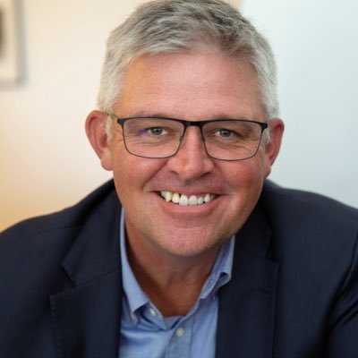 Dad & Entrepreneur | 🇨🇭Switzerland-Iceland 🇮🇸 | Digital Business Pioneer | 🧠 | Exploring AI & its global impact | HumAIne