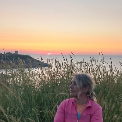 nurtenbudur's profile picture. 💚Doğanın içinde var.Toprağa, denize yakın.💙Doğa ve kültürle varız.Yaşam boyu spor..