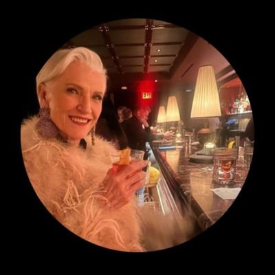 Bestselling International Author of A Woman Makes A Plan 📖Doctor of Dietetics g Supermodel☺️💃# it’s great to be 76 Manager: anna@mayemusk.com