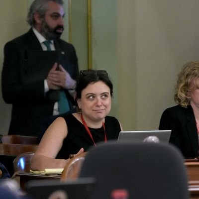 California health care reporter at POLITICO | rbluth@politico.com | DM for Signal | sneaking Diet Coke into health hearings | Formerly @calhealthline | she/her