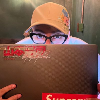 rxxjvs's profile picture. Living between lights.” 3D’