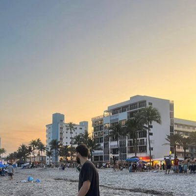 ssera25's profile picture. perpetually trying to hop on a trend and trail my sl:)