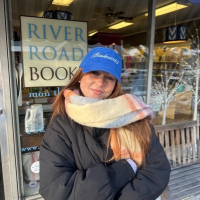 arianachapters's profile picture. entre livros, cafés e músicas da ariana grande! 💘