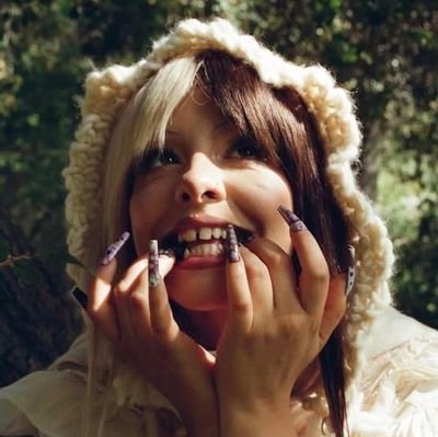 Escuchando Midwest Indigo con Melanie y Sapnap
•
she/any