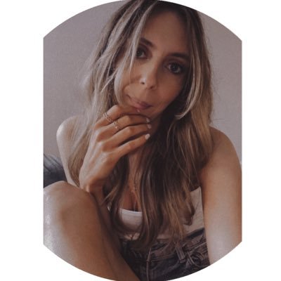 itschelseaxoxo's profile picture. ∞ it's none of your business.