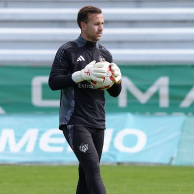Educación Primaria. Máster en Iniciación y Rendimiento en el Deporte. TD3. Entrenador Nacional de Porteros (RFEF). Entrenador de porteros CP CACEREÑO (2RFEF)