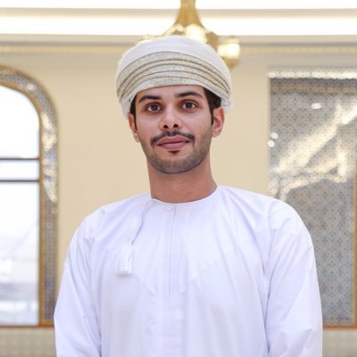 آلُِخـآمس|من|أڪتوُبَرٍ طالب حُقوق خريج جامعة أعز الرجال و أنقاهم