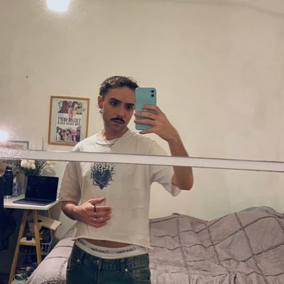 fuuckundo's profile picture. 11/11 un poeta torturado