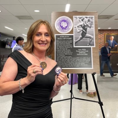 Christian/Proud 🏈 wife of @CoachVillasenor/MOM/HS Head Track Coach @longhorntrack/Tarleton State💜Athletic Hall of Fame CO 25/4X ALL-AMERICAN/Blessed.