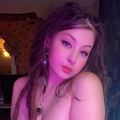 I charge for nudes, Sexting, Hookup. I don’t fuck for free and if you have trust issues please don’t come to my page. Am here to make you happy 😘🍆🥰