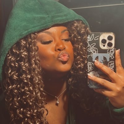 Thaisribeiro_of's profile picture. Finalista no The voice 2023 | Atriz e Cantora | Backing vocal & Diamante em Hairspray Brasil