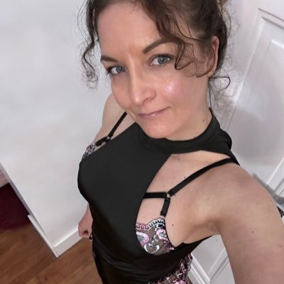 don't click my profile unless you want to 💦? uncontrollably.. you call me Tina & i'll call you daddy..