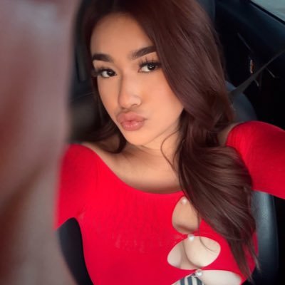25. Modern day Mona Lisa with better features… ☉Scorpio ↑ Leo ☽ Libra