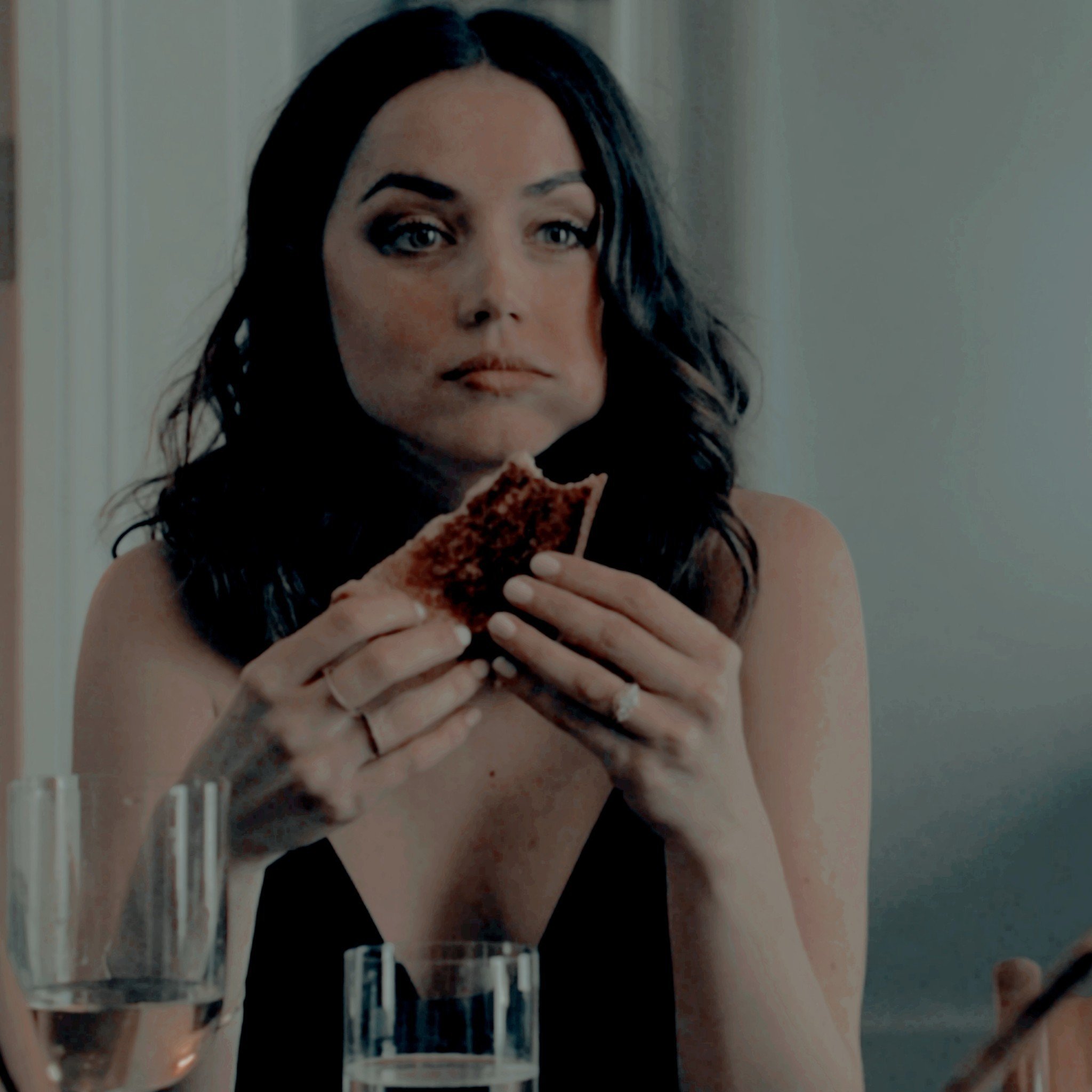 ABLUEQUEEN's profile picture. ⠀⠀ ⠀⠀⠀، ،⠀.⠀.⠀.⠀ 𝑸𝒖𝒆𝒆𝒏⠀✲⠀𝑬van 𝑪harming's mom. ⠀⠀⠀ ⠀⠀It must be 𝐦𝐚𝐠𝐢𝐜⠀ ⠀ ⠀ 𖥻 snow white half-sister ,  𝒓egina 𝒎ills ﹢ 𝒌ing 𝒍eopold's chaos ,ㅤ𝑬𝐕𝐈𝐄'𝐒 𝟒 𝐇𝐄𝐀𝐑𝐓𝐒